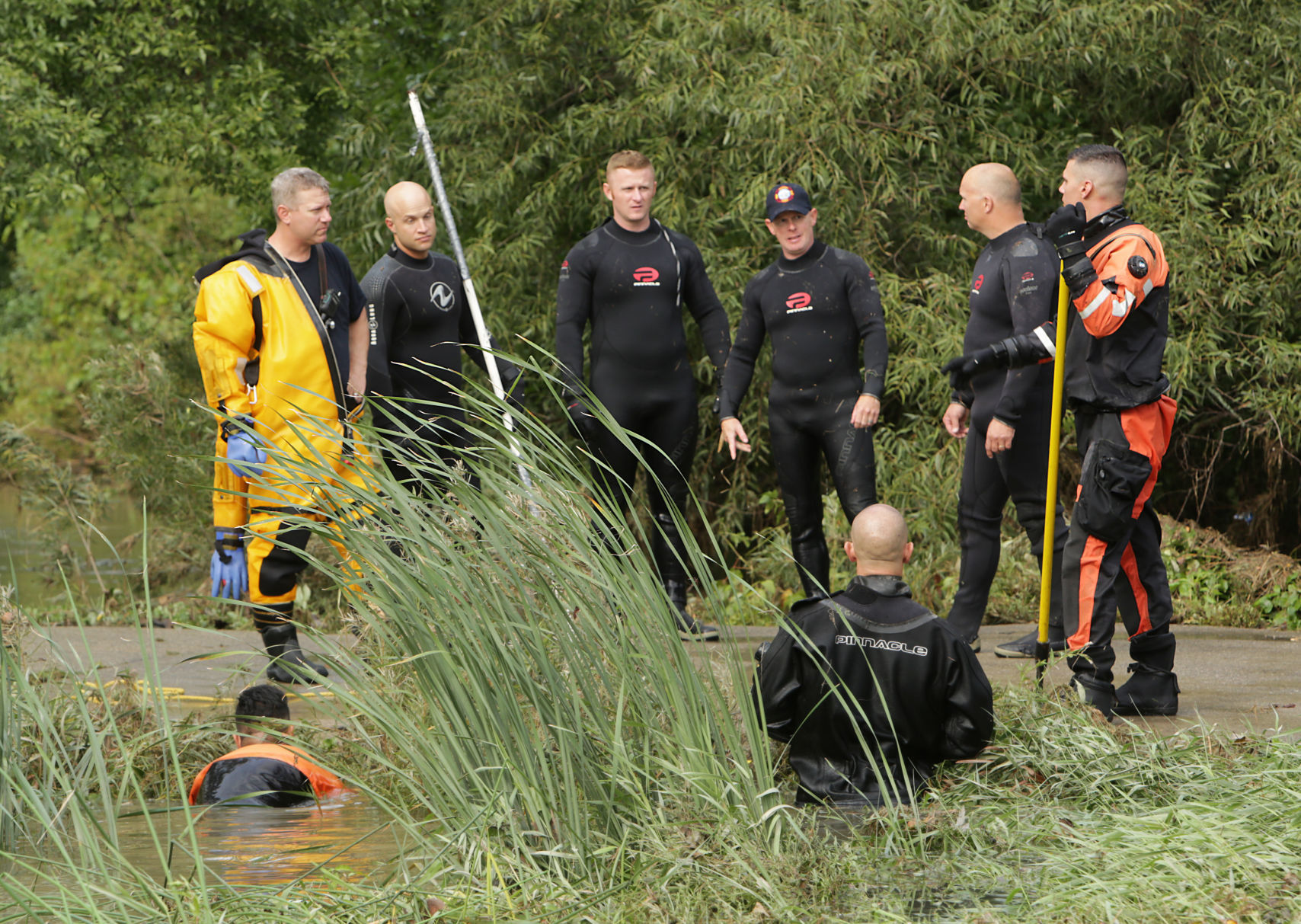 Lake Rescue Team searching Greentree-Chapel Hills Park